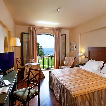 Grand Baia Ξενοδοχείο 4*
