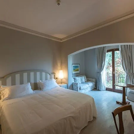 Grand Baia Ξενοδοχείο 4*