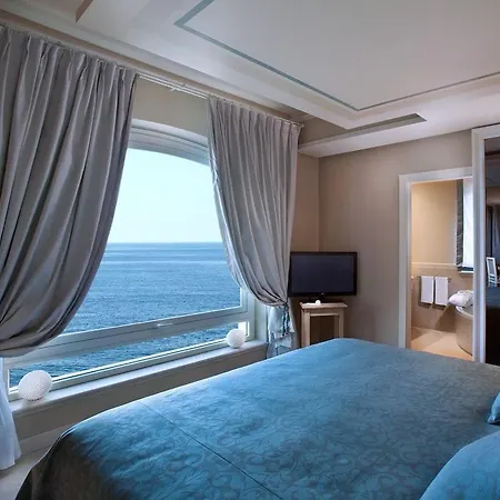 Grand Baia Ξενοδοχείο 4*