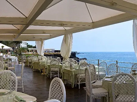 Ξενοδοχείο Grand Baia 4*
