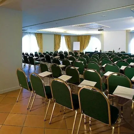 Ξενοδοχείο Grand Baia 4*