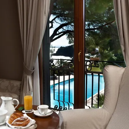 Ξενοδοχείο Grand Baia 4*