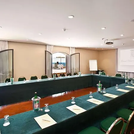 Grand Baia Ξενοδοχείο 4*
